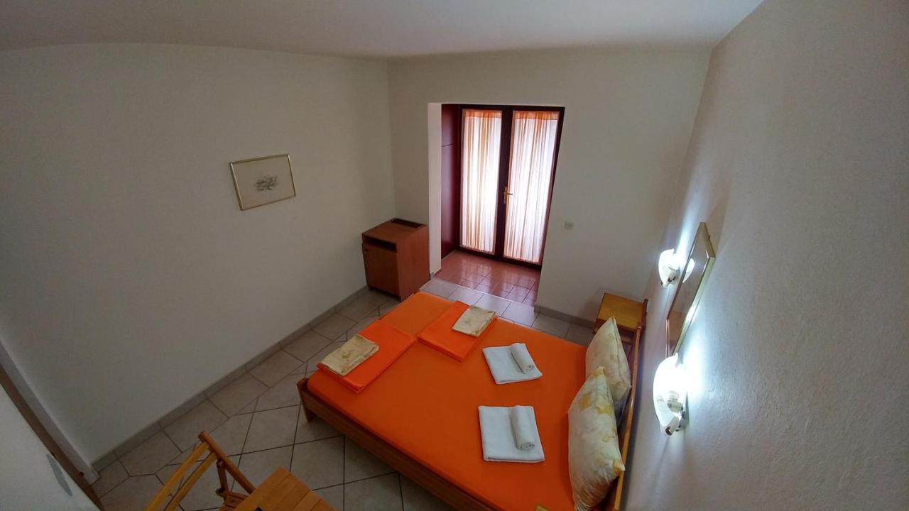 Apartments And Rooms Bova Baska  Ngoại thất bức ảnh