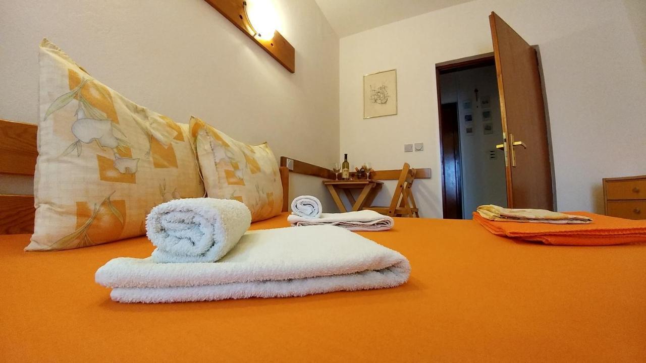 Apartments And Rooms Bova Baska  Ngoại thất bức ảnh