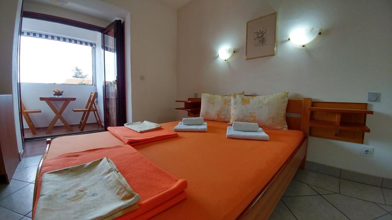 Apartments And Rooms Bova Baska  Ngoại thất bức ảnh