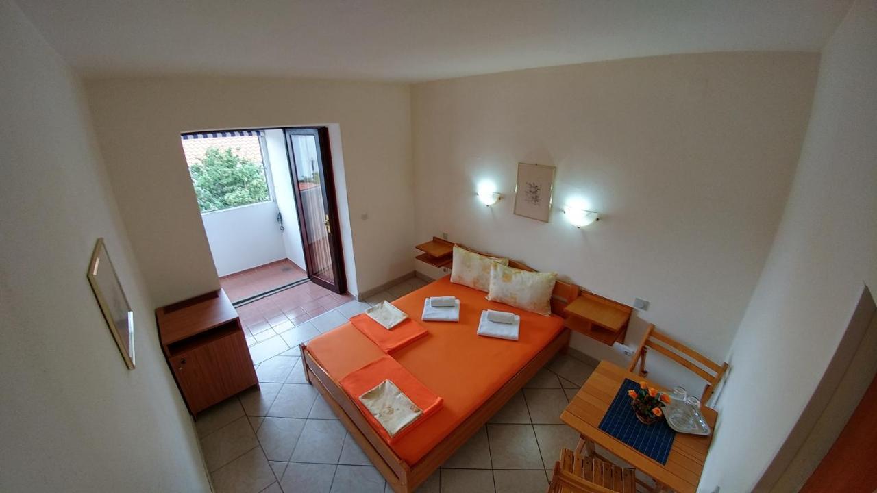 Apartments And Rooms Bova Baska  Ngoại thất bức ảnh