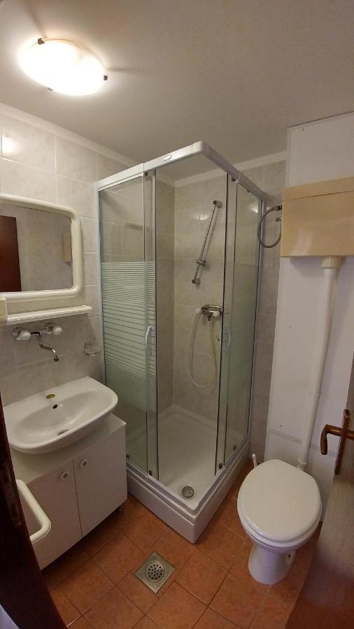 Apartments And Rooms Bova Baska  Ngoại thất bức ảnh