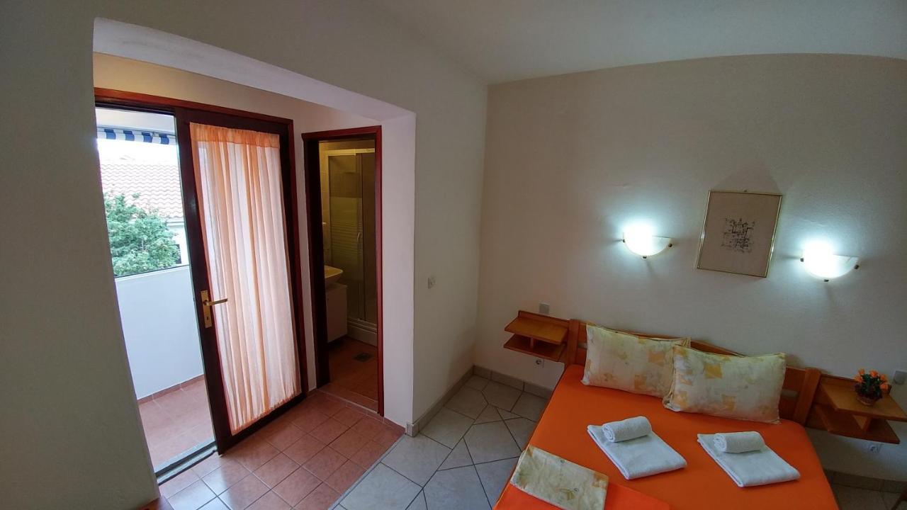 Apartments And Rooms Bova Baska  Ngoại thất bức ảnh